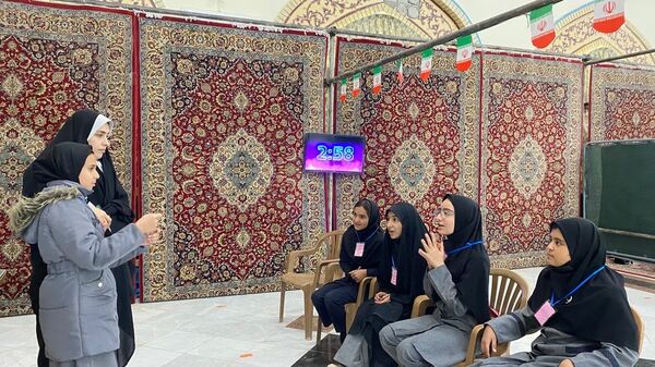 بازدید دانش آموزان دبیرستان دخترانه امید از آرامگاه شهید مدرس