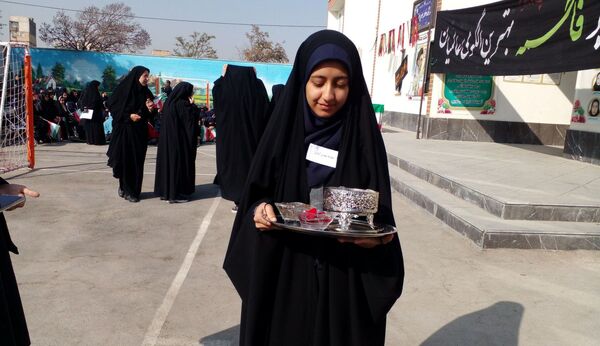 دبیرستان سیزده آبان میزبان شهید گمنام شد