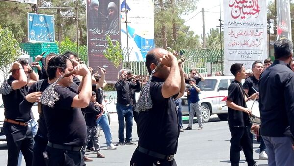 آیین زنجیر زنی در روز عاشورا