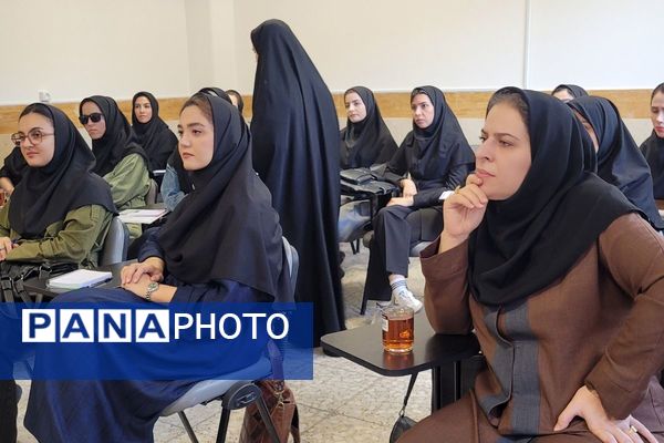 جلسه شورای معلمان دبیرستان نمونه دولتی ولایت