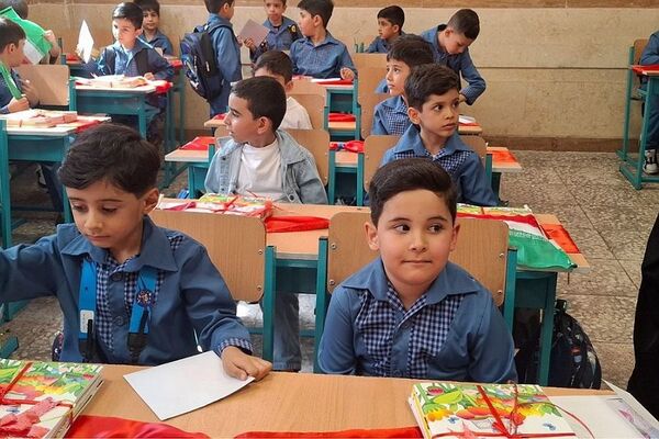 جشن کلاس اولی ها در دبستان باقرالعلوم ناحیه یک شهرری