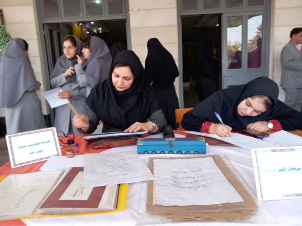 گرامیداشت روز حافظ و خوشنویسی در دبیرستان آرمینه مصلی نژاد ناحیه ۶
