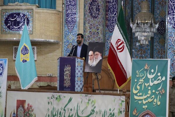 نماز جمعه این هفته شهرستان پاکدشت شاهد حضور پر رنگ فرهنگیان بود