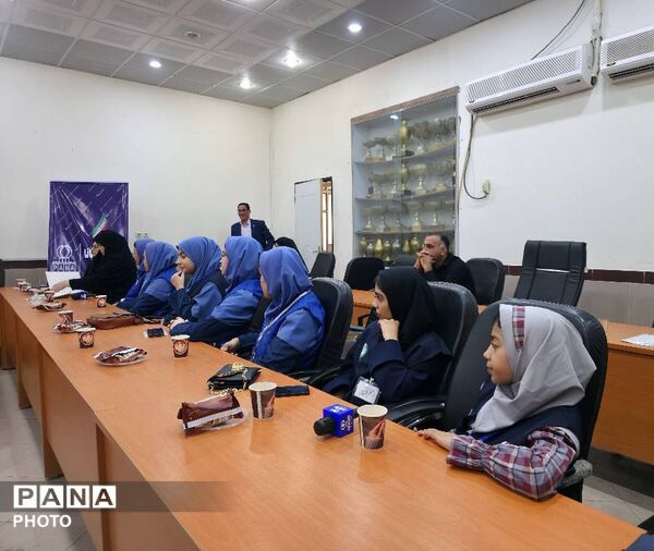 نشست معاون پرورشی و فرهنگی اداره کل آموزش و پرورش خوزستان با دانش آموز خبرنگاران پانا 