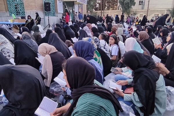 مراسم پرفیض روز عرفه در امامزاده عمادالدین رباط‌کریم با حضور پرشور زائران برگزار شد