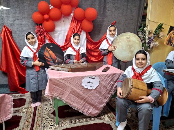 جشنواره ماها در مدرسه مصطفوی سامان 