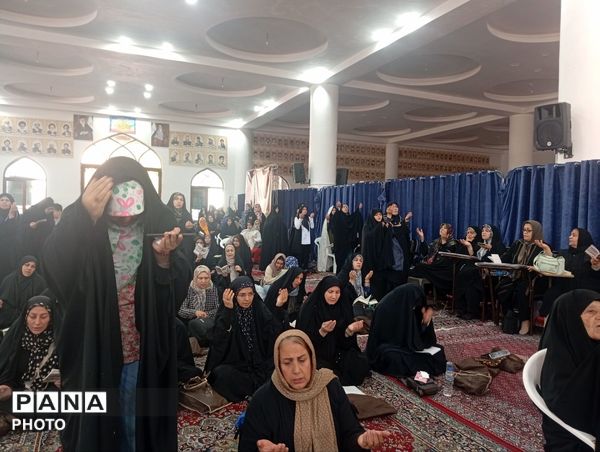 طنین دعای عرفه در مصلی نظرآباد