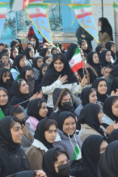 زیر پرچم ایران