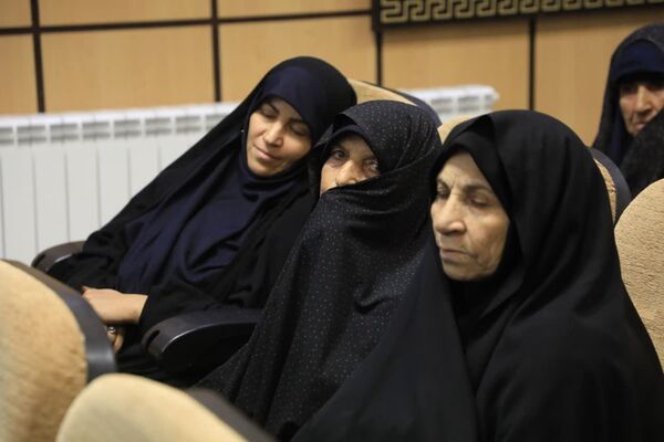 جلسه گرامیداشت و تجلیل از پدران و مادران شهدا 