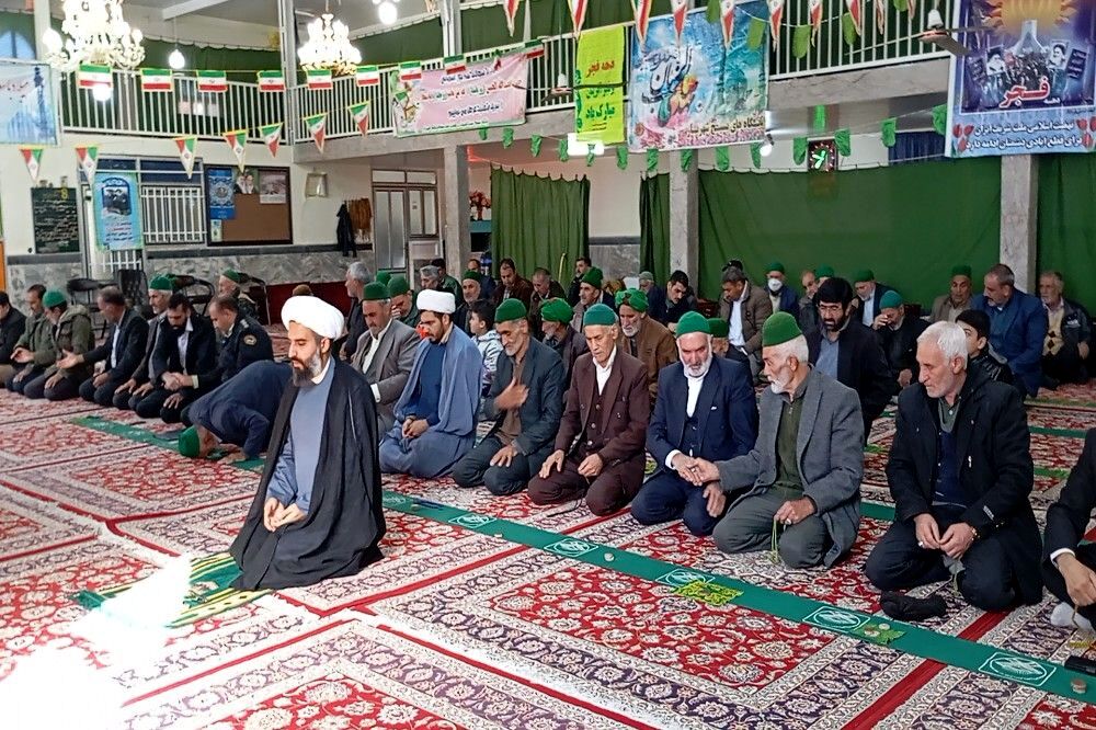 اقامه نماز عبادی،سیاسی جمعه همزمان با ایام دهه فجر در شهر بار نیشابور