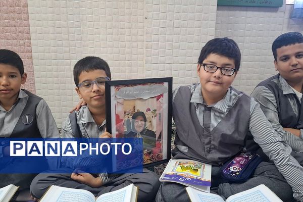 مراسم بزرگداشت خیر مدرسه ساز در دبستان بانو ابوالوفا ناحیه دو شهرری 