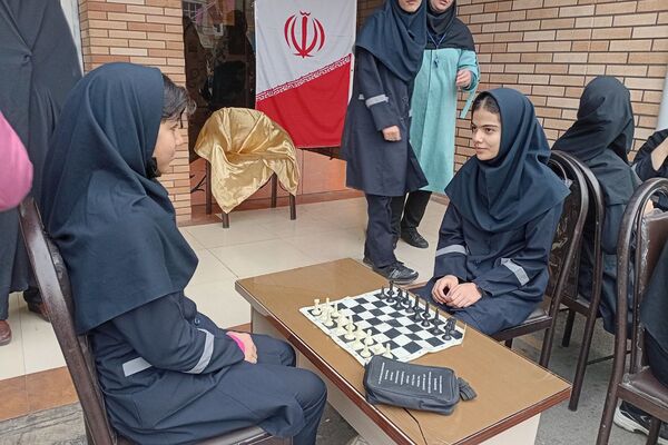  مراسم به مناسبت ۲۲ بهمن ماه در مدرسه شهید زهره‌وند، شهرستان قرچک