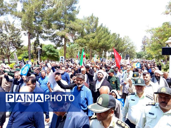 مشت هایی که انتقام را صدا می‌زند 