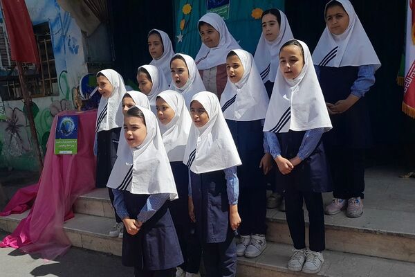 مراسم روز زمین پاک در دبستان دخترانه معراج ناحیه۲ بهارستان