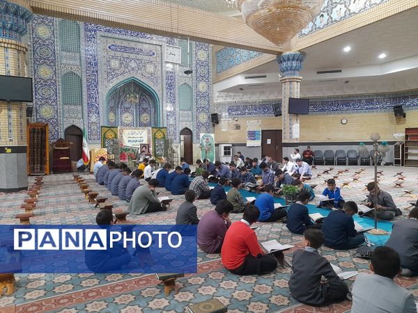 محفل انس با قرآن و تجلیل از نفرات برتر  مسابقات قرآنی در مسجد جامع خامس آل عبا در شهرستان ملارد
