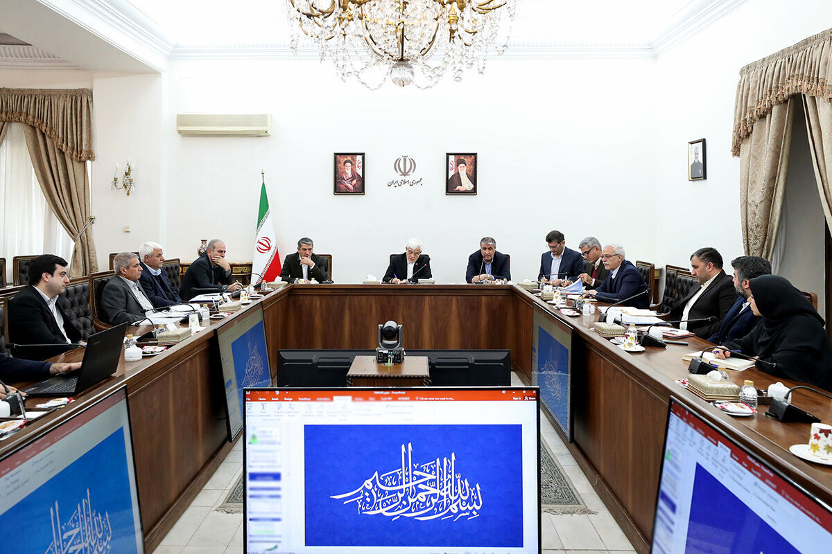 عارف: طرح ۲۰ هزار مگاوات نیروگاه های اتمی یک ضرورت انکار ناپذیر است