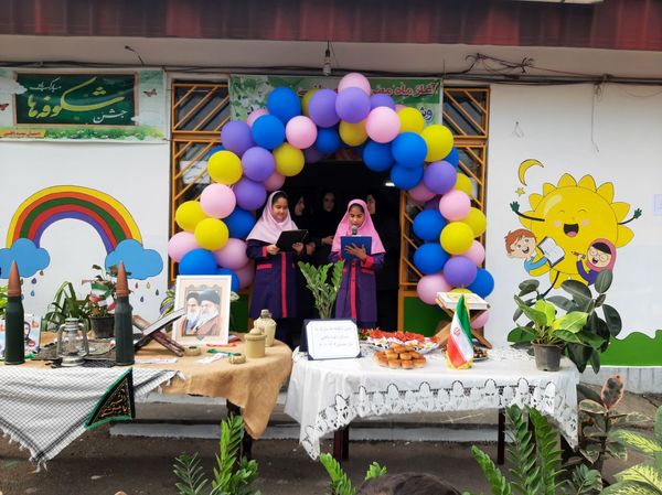 ورود شکوفه‌ها به مدارس در عباس آباد 