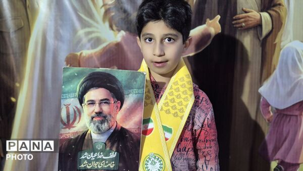 طنین رجزهای دانش‌آموزان پیشتاز در همایش شبانه‌ فارسان