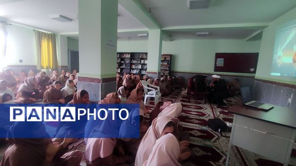 شناخت جنگ نرم از نگاه دین و رسانه در دبیرستان حضرت آسیه(س) حاجی‌آباد