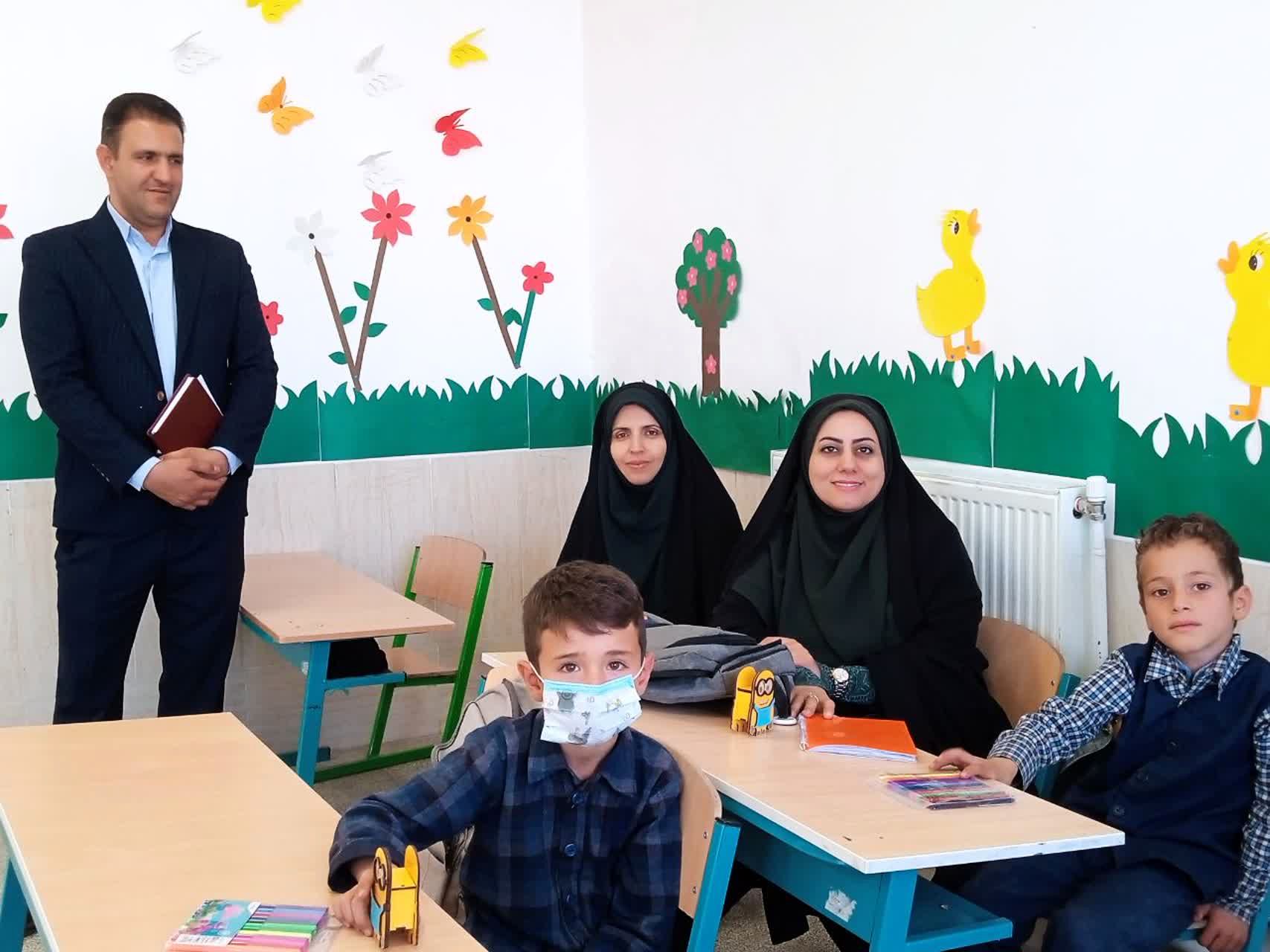 بازدید مسئولان آموزش و پرورش استان یزد از واحدهای آموزشی خاتم 