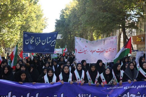 حضور گسترده ی دانش آموزان تمامی مدارس در راهپیمایی ۱۳ آبان 