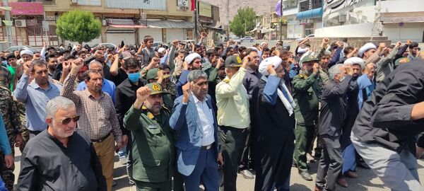 مردم حاجی‌‌‌آباد در جواب اسرائیل پای در خیابان‌ها نهادند