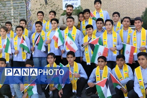 پیشوا یکپارچه علیه استکبار؛ 