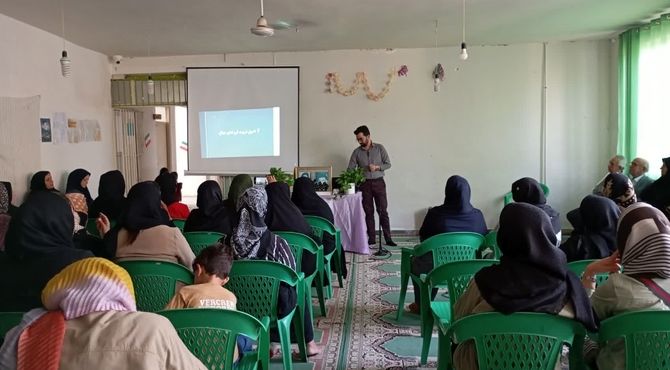 جلسه آموزش خانواده در دبستان شهیدان کرخه 