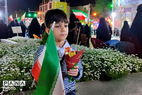 نسل جدید هم پای کار انقلاب هستند