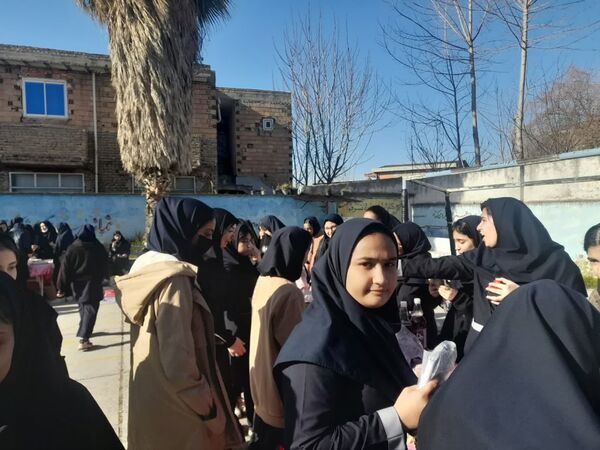 بازارچه دست‌سازهای دانش‌آموزی گلستان