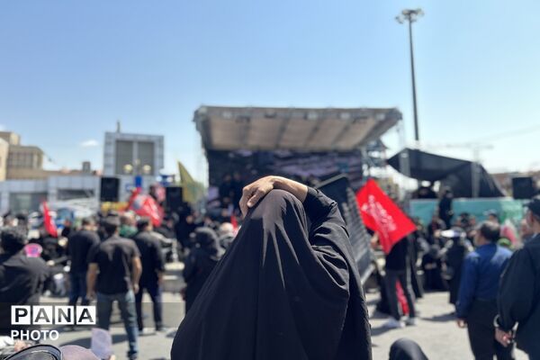 حضور میلیونی آحاد مردم ایران در مراسم تشییع رهبر شهید