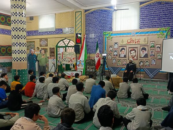 برگزاری مراسم افطار و یادمان شهدا با حضور مدیر آموزش و پرورش در مدرسه شهید مرتضوی  شهرستان قدس