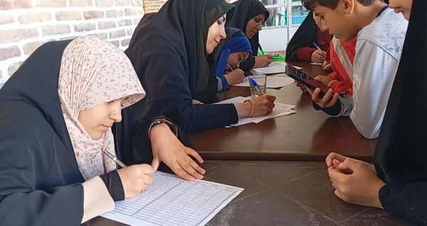  خدمت رسانی ادارات و سازمان‌های شهرستان نیشابور در میز خدمت نماز جمعه