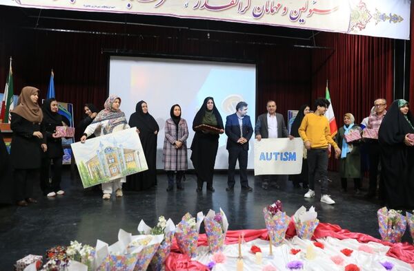 مراسم هفته آگاه‌سازی نسبت به معلولیت طیف اوتیسم