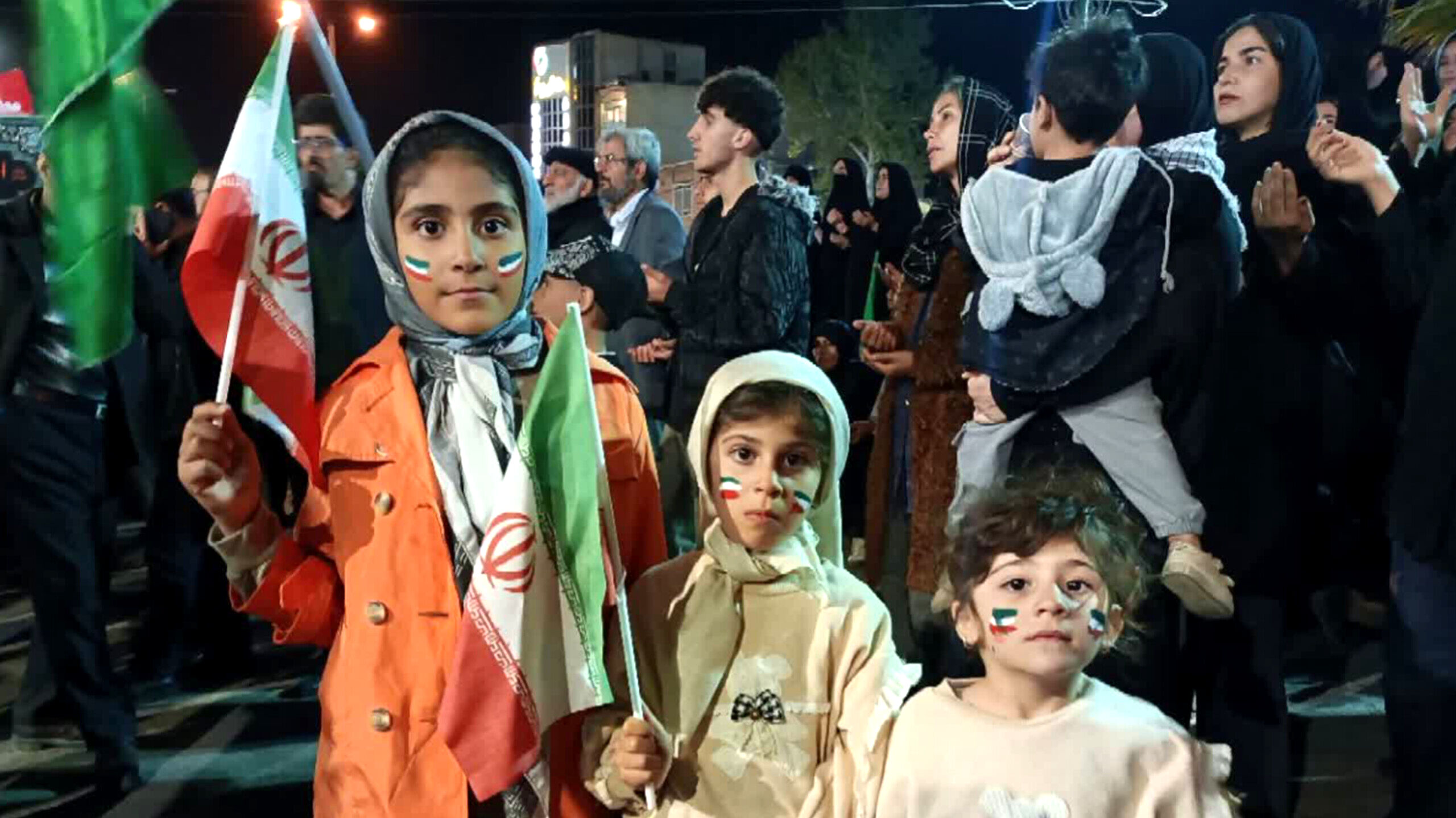 چهل وهفتمین قرار شبانه همچنان لبیک گویان در خیابان‌های کوهدشت