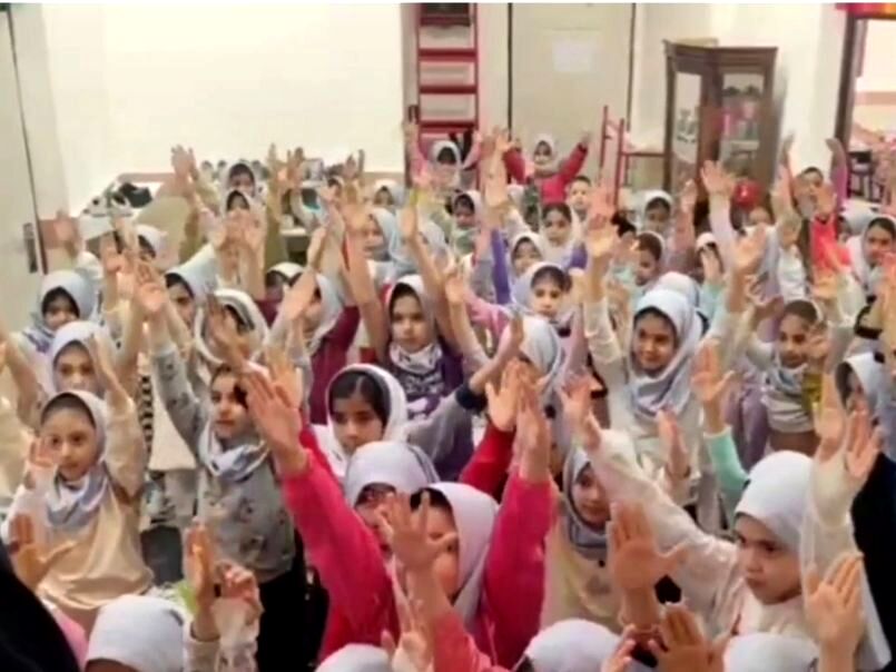 ورزش یوگا در دبستان فاطمه اهری هاشمی 