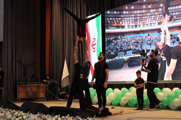 جشن باشکوه هه فجر در سالن نژاد فلاح کرج