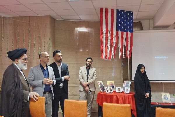 برگزاری و افتتاحیه نمایشگاه ریشه های مقاومت در مدرسه منتصرین شاهد ورامین