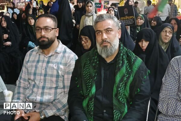 دبیرستان دخترانه ولایت در غرفه شهدای دانش‌آموز ورامین 