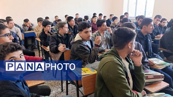 نشست جهاد تبیین به‌مناسبت گرامیداشت دهه‌مبارک فجر در مدرسه امام خمینی (ره) دیشموک