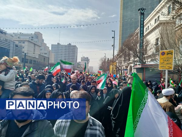 مردم در راهپیمایی ۲۲ بهمن، بار دیگر اتحاد خود را نشان دادند