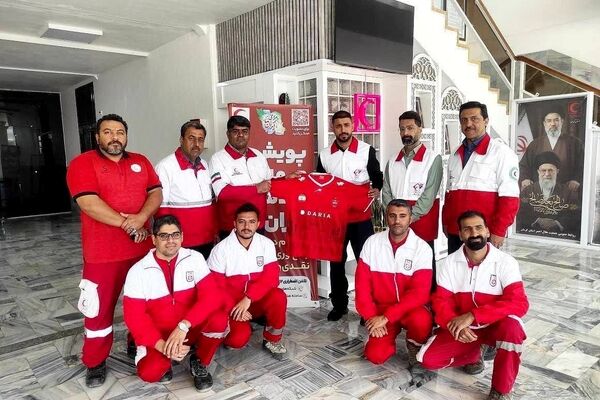 هافبک پرسپولیس به جمع امدادگران هلال‌احمر پیوست+فیلم