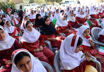 شکفتن لاله‌های دانش در دبستان حضرت رقیه کوهدشت؛ آغاز سال تحصیلی با شمیم ایثار و مقاومت