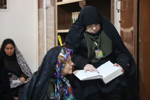 مراسم قرائت دعای ام داوود در امامزاده سید عباس بن موسی (ع) در بجنورد 
