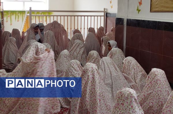 جشن عبادت دانش‌آموزان دختر در کانون فرهنگی تربیتی عاطفه شهرستان کاشمر 
