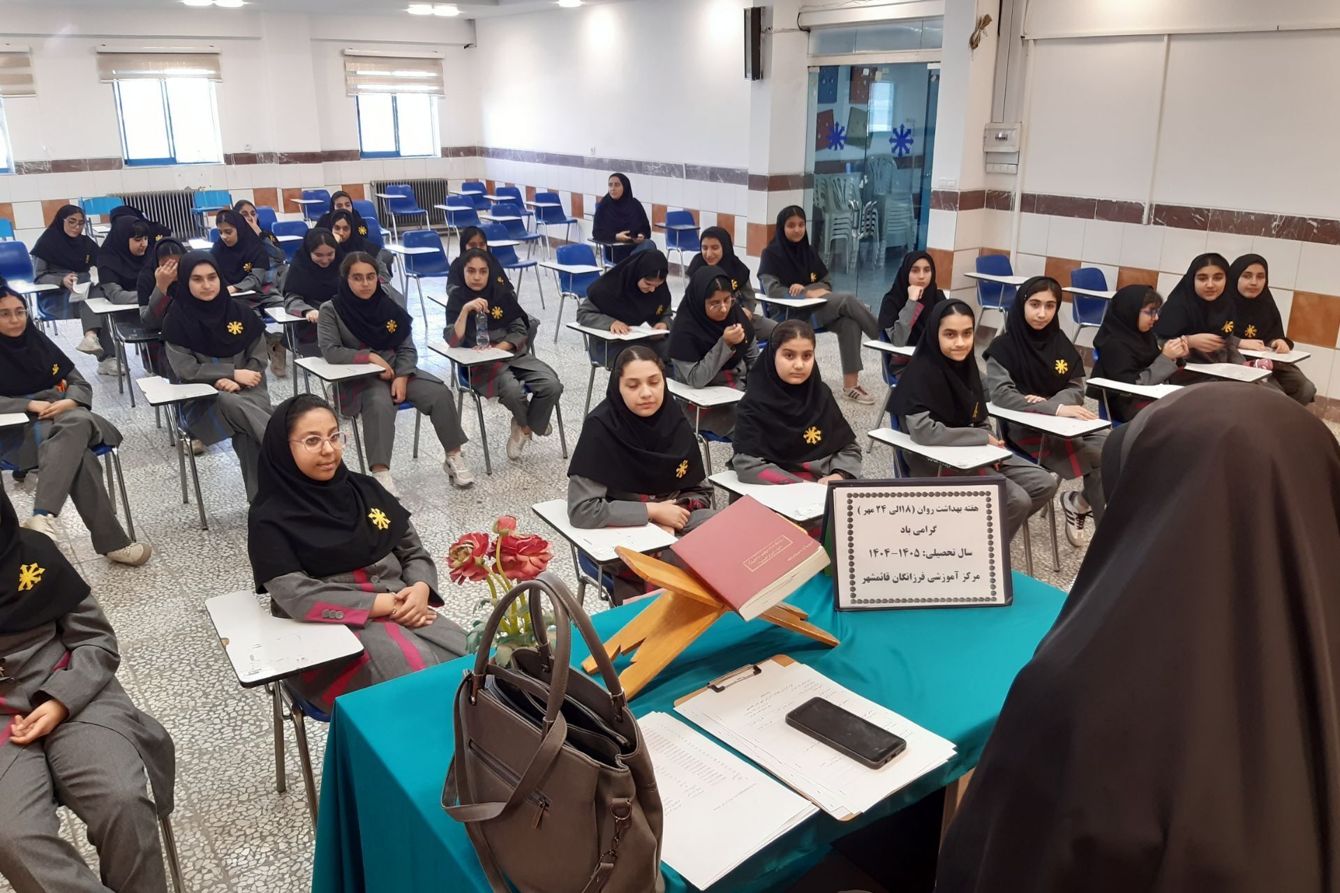 گرامیداشت هفته پیوند و بهداشت روانی در دبیرستان فرزانگان قائمشهر