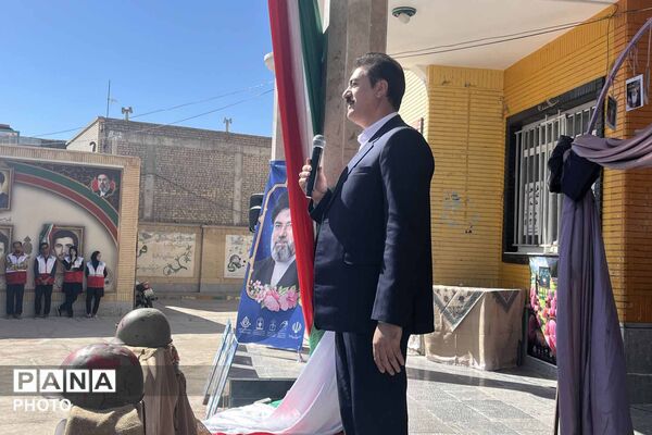 زنگ مقاومت در مدرسه شاهد نرگس؛ همزمان با هفته دفاع مقدس