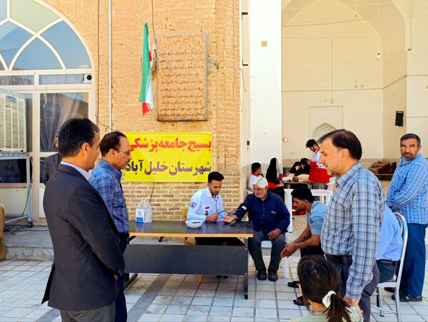 خلیل اباد همگام با ملت ایران فریاد خشم و نصر در نماز جمعه طنین انداز شد