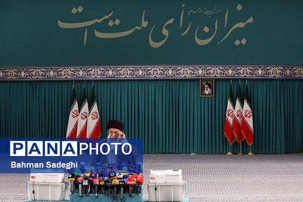 حضور رهبر معظم انقلاب در رای گیری مرحله‌ دوم انتخابات مجلس
