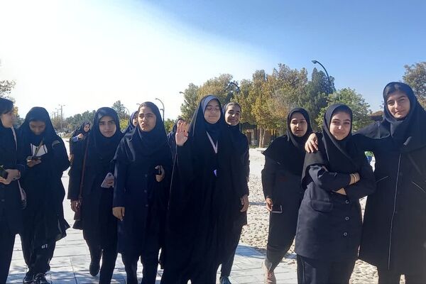 بازدید پیشتازان فارس از آرامگاه فردوسی 